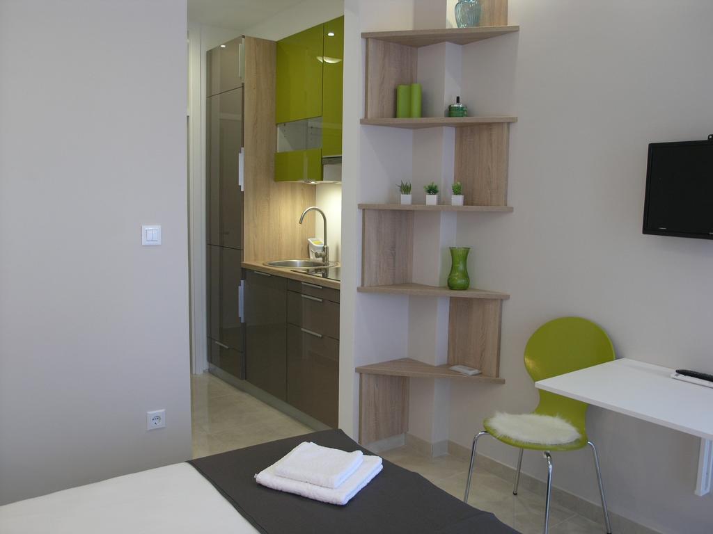 Apartments Dobrila Подгора Екстер'єр фото