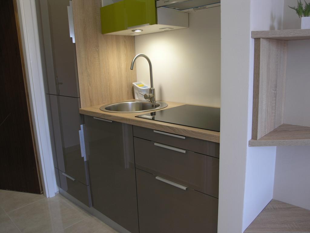 Apartments Dobrila Подгора Екстер'єр фото