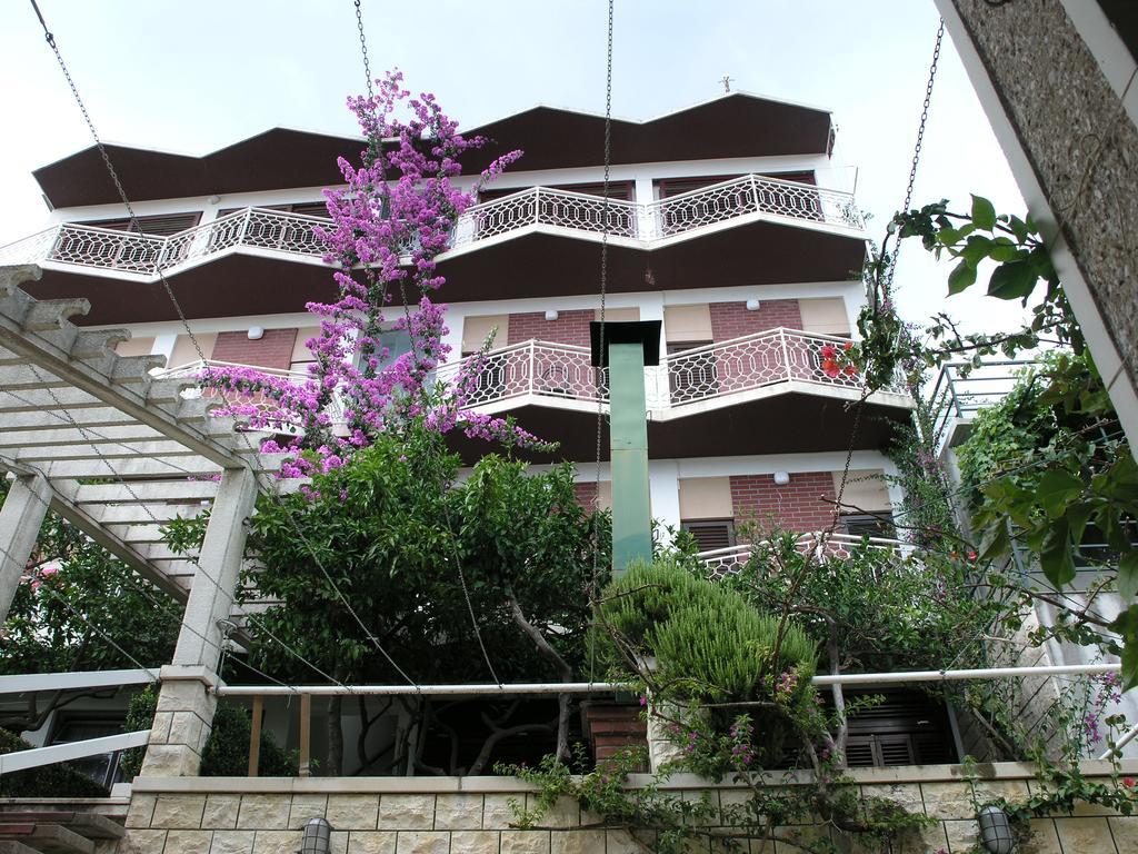 Apartments Dobrila Подгора Екстер'єр фото