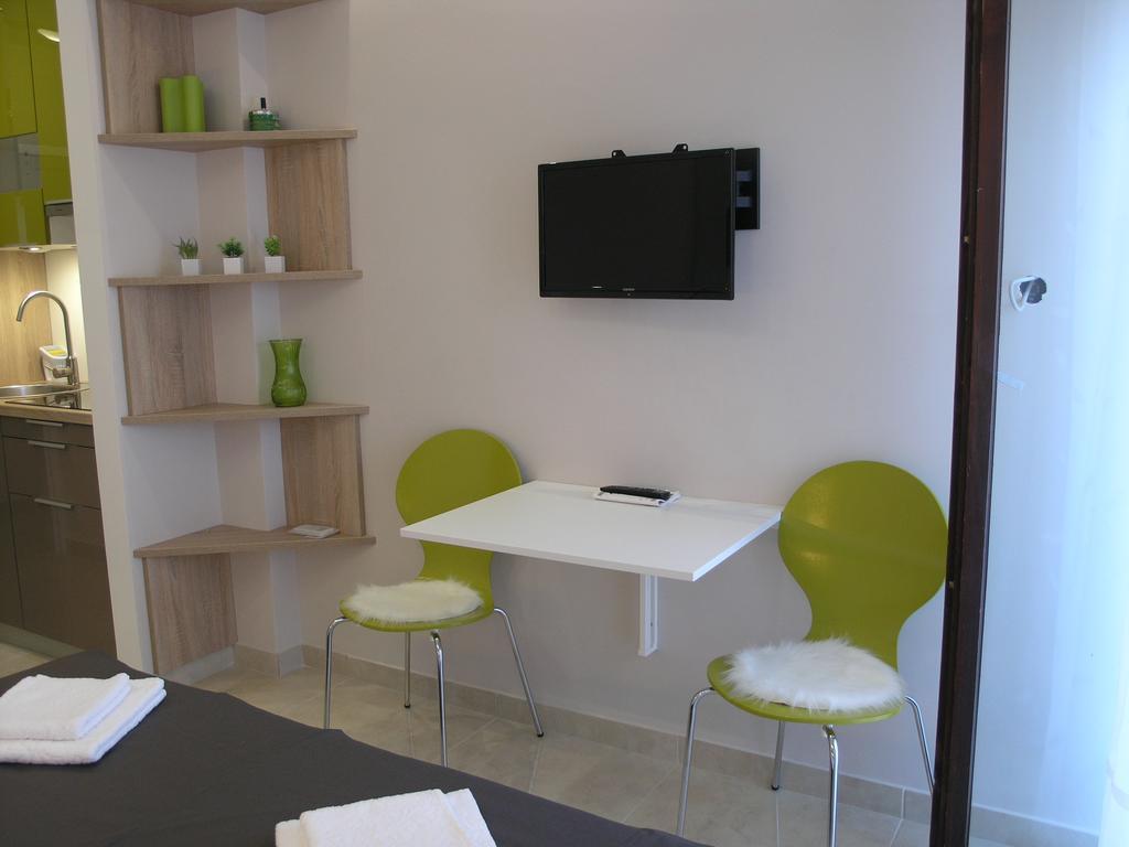 Apartments Dobrila Подгора Екстер'єр фото