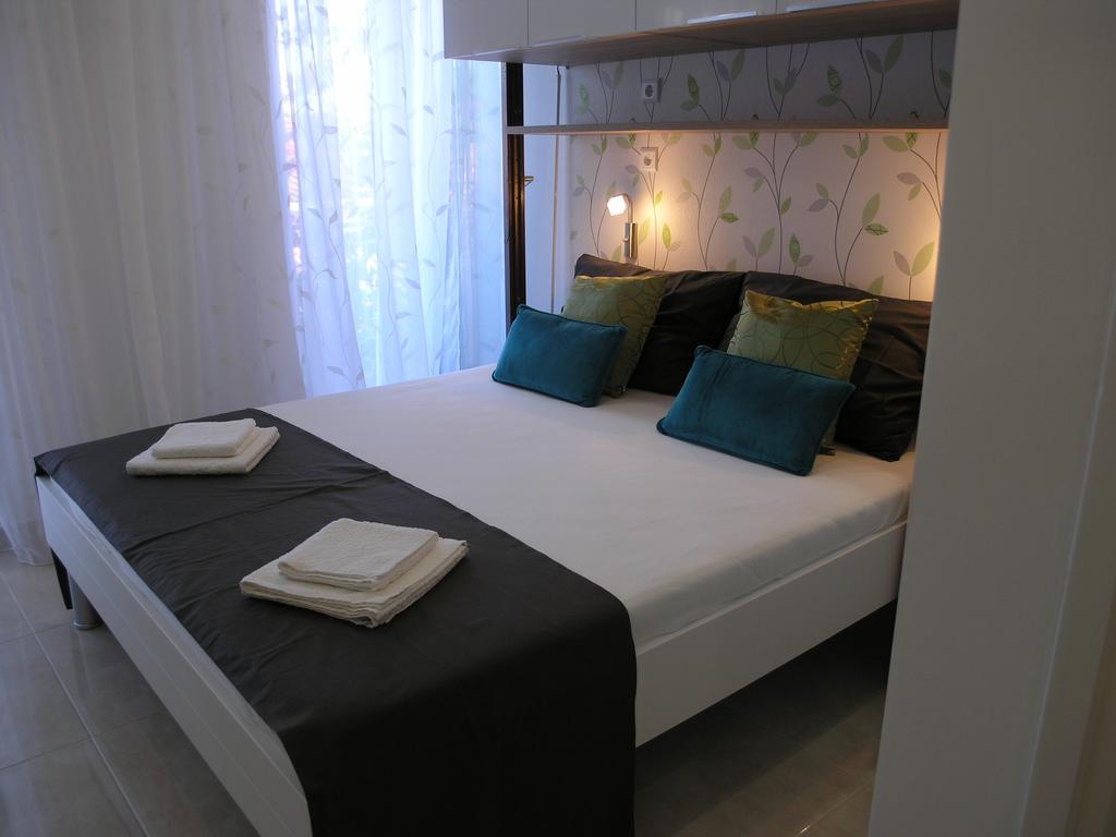 Apartments Dobrila Подгора Екстер'єр фото