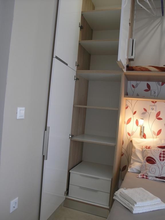 Apartments Dobrila Подгора Екстер'єр фото