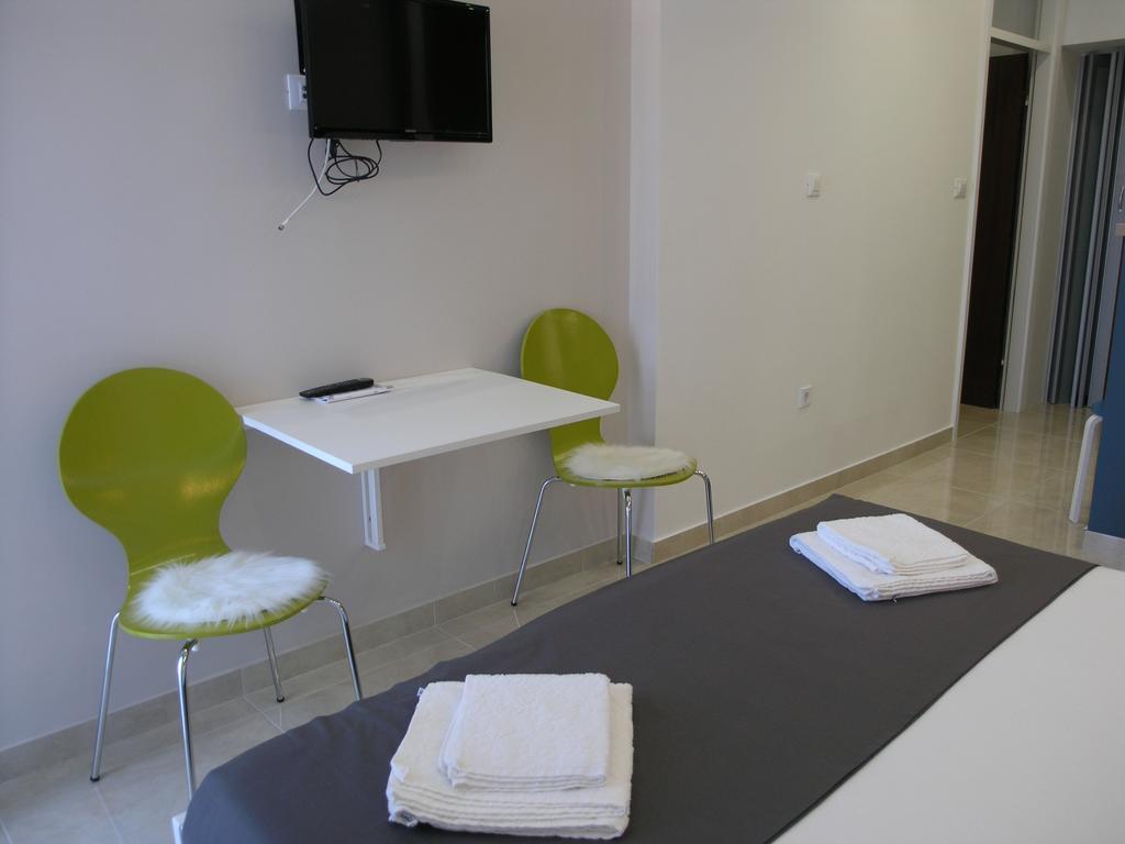 Apartments Dobrila Подгора Екстер'єр фото